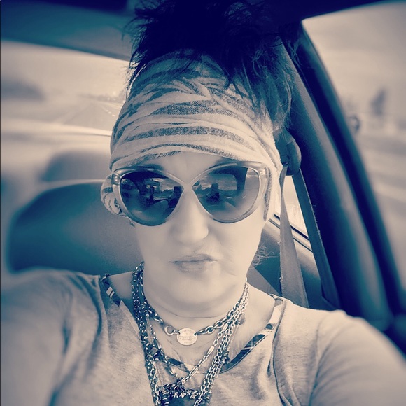 Meet your Posher, Debbie - Picture 6 of 6